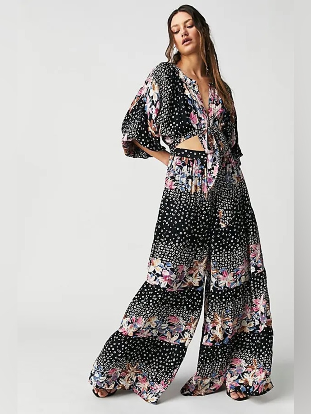Free people paradise jumpsuit in a women’s XS Floral Front Tie Romper